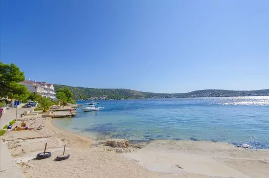 Pláž pouze 50 m od objektu.