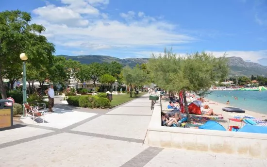 Pobřeží města Kaštel Stari.