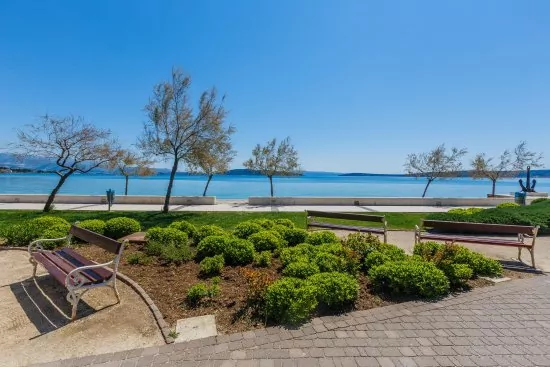 Pobřeží města Kaštel Stari.