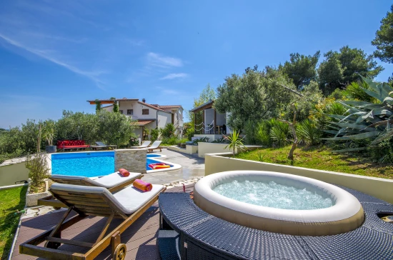 Apartmán Střední Dalmácie - Okrug Gornji DA 3310 N1