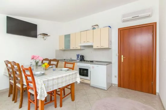 Apartmán Střední Dalmácie - Dugi Rat DA 2801 N1