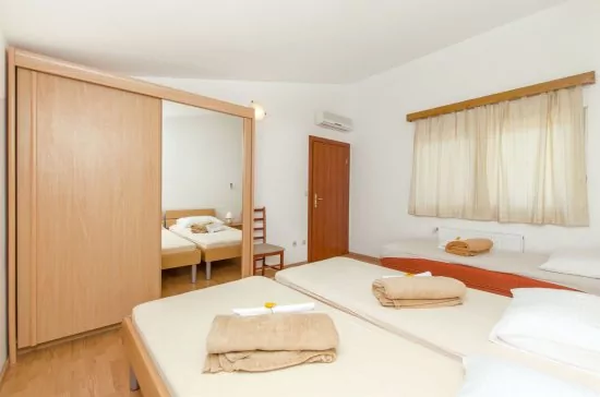 Apartmán Střední Dalmácie - Dugi Rat DA 2801 N1