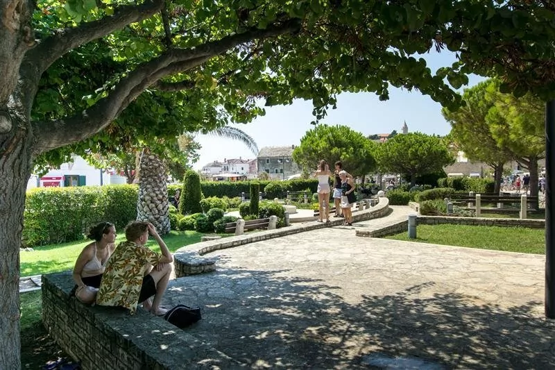 Cesta do historického centra Primošten.