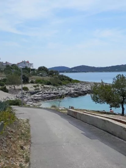 Moře se nachází 40 m od objektu.