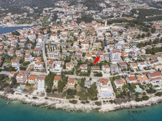 Umístění vily z leteckého pohledu.