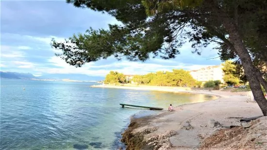 Mastrinka - oblázková pláž 150 m od objektu.