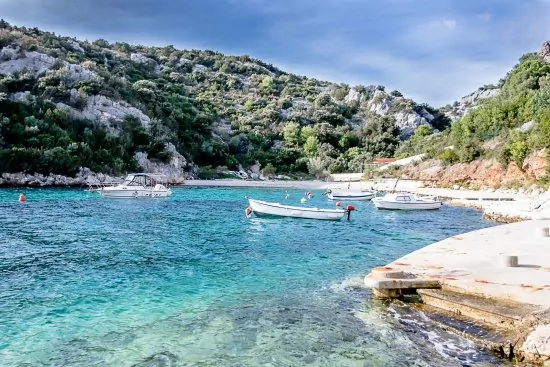 Moře pouze 80 m od objektu a oblázková pláž 100 m od objektu.