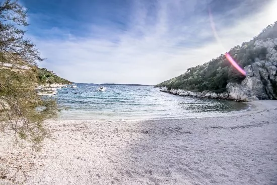 Moře pouze 80 m od objektu a oblázková pláž 100 m od objektu.