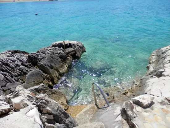 Moře a pláž pouze do 5 m od objektu.