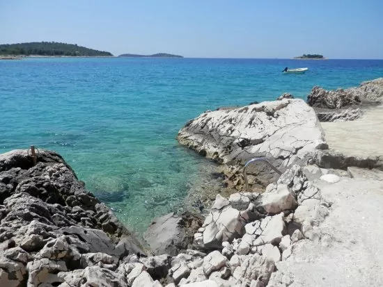 Moře a pláž pouze do 5 m od objektu.