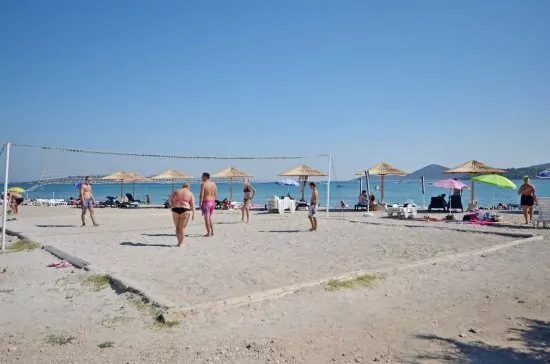 Beach volleyball na pláži.