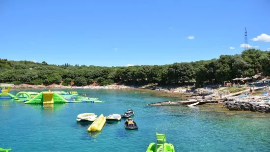 Zeppelin beach v Pule.