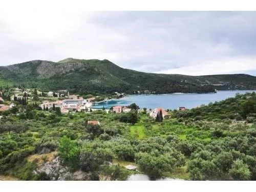 Nádherná krajina v městečku Slano.