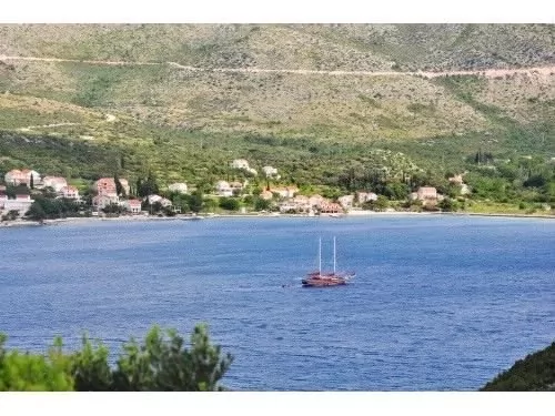 Nádherná krajina v městečku Slano.