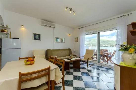 Apartmán Střední Dalmácie - Okrug Donji DA 3312 N1