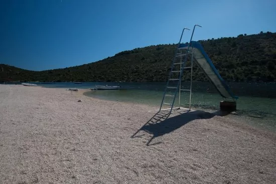 Moře a pláž 150 m pěší chůzí.