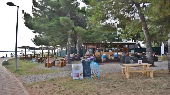 Občerstvení na pláži.