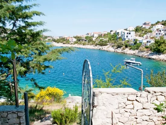 Koupání přímo u vily.