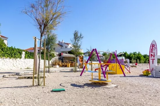 Rogoznica a oblázková pláž Sepurina.