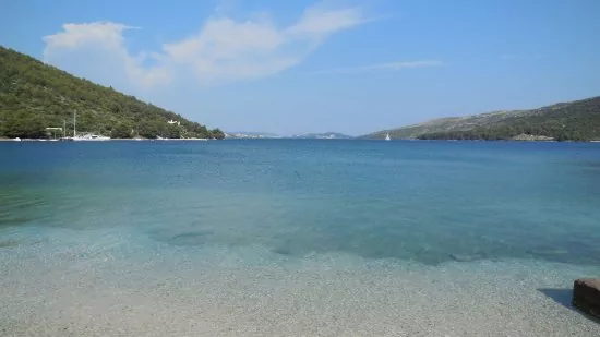 Průzračně čisté moře.