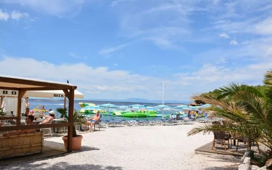 Beach Omorika 2 km od objektu.