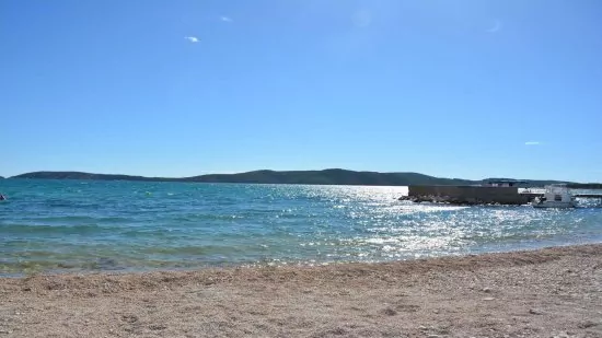 Brodarica - Beach Rezalište, na druhé straně města.