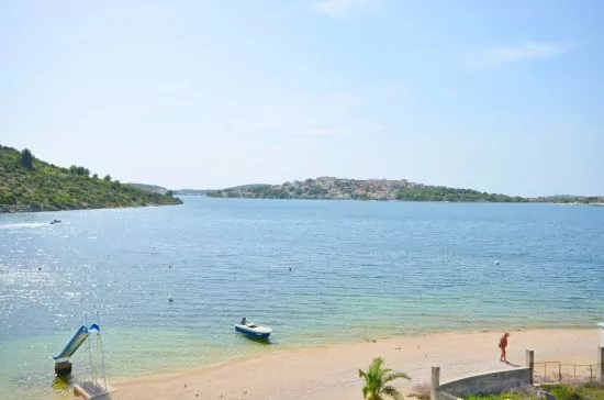 Výhled na moře z terasy apartmánu.