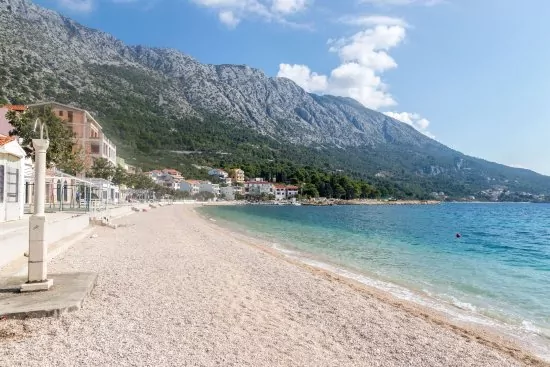 Moře a oblázková pláž 400 m pěší chůzí.