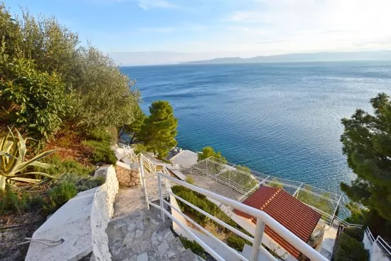 Cesta od objektu k moři.