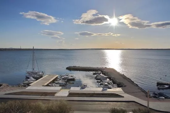 Výhled z apartmánu na moře.