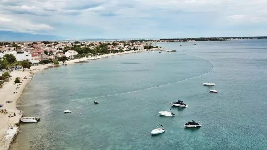 Vir - letecký pohled na pobřeží.