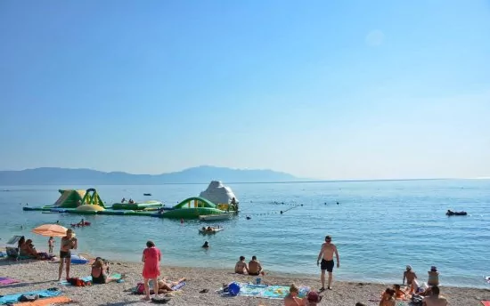 Gradac - oblázková pláž.