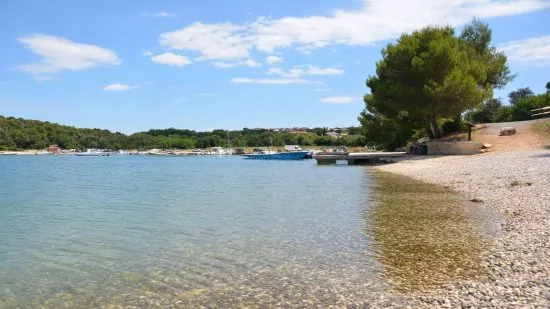 Banjole - oblázková pláž.