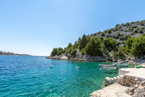 Menší, skoro až soukromá pláž přímo před objektem.