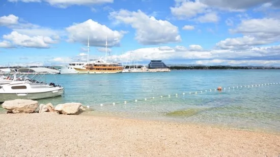 Vodice - oblázková pláž.