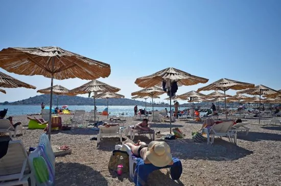 Tribunj - oblázková pláž 380 m od objektu.