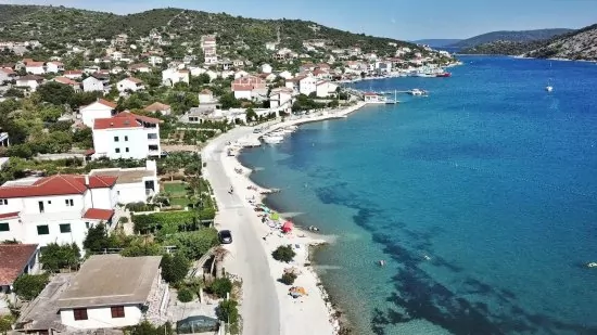 Vinišće - letecký pohled na pobřeží a zátoku (3 km od objektu).