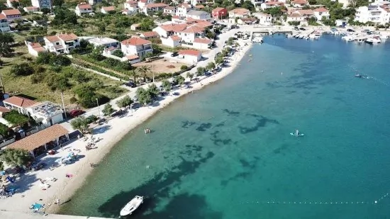 Vinišće - letecký pohled na pobřeží a zátoku (3 km od objektu).