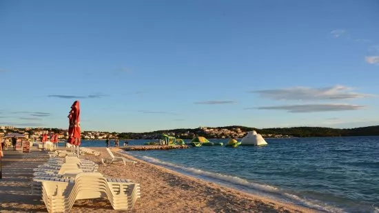 Krásná oblázková pláž Copacabana.