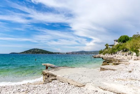 Moře a pláž pouze 60 m od objektu.