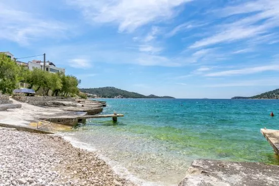 Moře a pláž pouze 60 m od objektu.