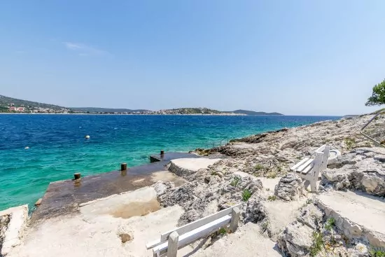 Moře a pláž pouze 50 m od objektu.