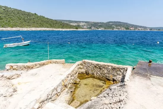 Moře a pláž pouze 50 m od objektu.