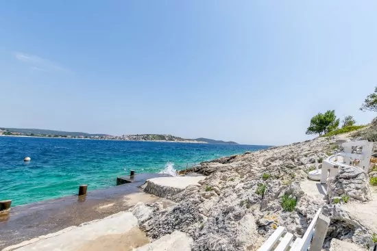 Moře a pláž pouze 50 m od objektu.