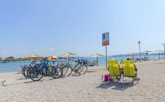 Srima - oblázková pláž.