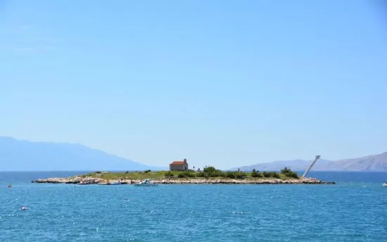 Novi Vinodolski - výhled na ostrov San Marino.
