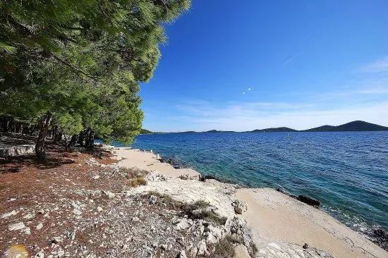 Moře a pláž přímo pod domem.