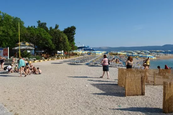 Selce oblázková pláž.