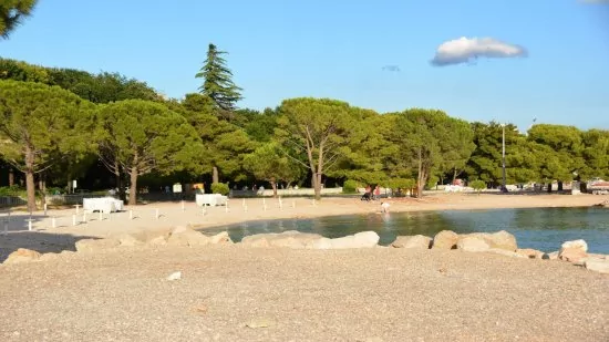 Crikvenica oblázková pláž 270 m od objektu.