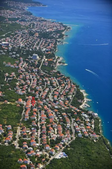 Umístění objektu z leteckého pohledu.